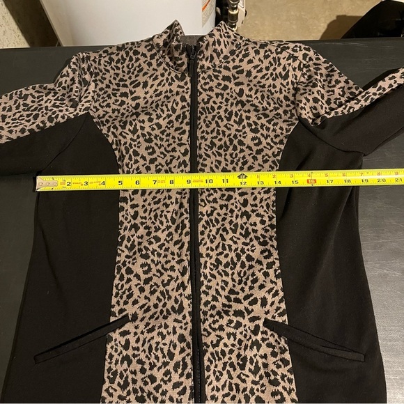 Weekends By Chicos Zip Up Leopard Print Athletic Track Jacket ~ Size 1 (Medium) - Picture 6 of 7